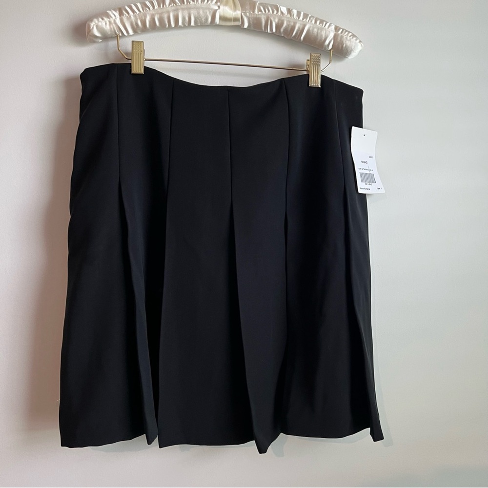 Louis Vuitton Uniforms Black Pleated Lined Flared Knee Length Skirt 42 US 12 NEW